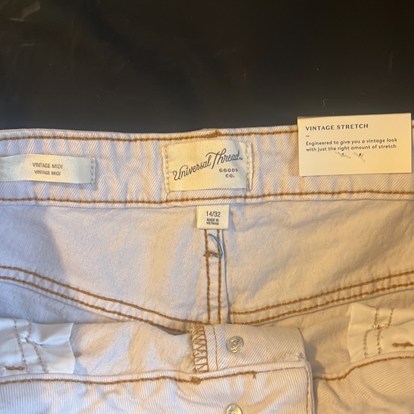Universal Thread High Rise Jean Shorts - Picture 5 of 6
